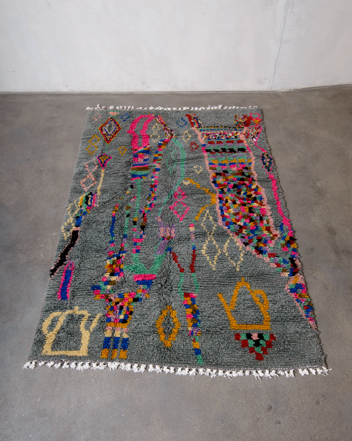 Modern designer handcrafted Berber rug from Morocco. Azilal rug with beautiful colours and patterns. Made of sheep’s wool and colourful cotton.